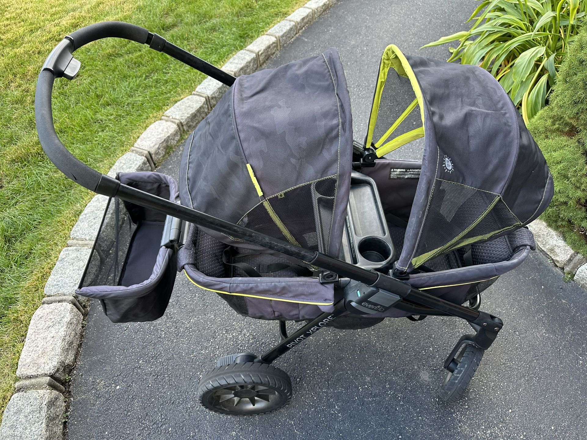 Evenflo Pivot Xplore Stroller Wagon