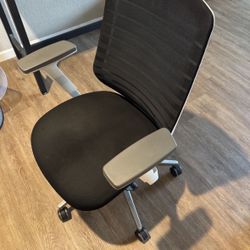 Branch Ergonomic Desk Chair