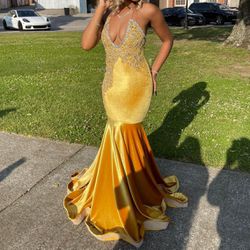 Beautiful gold prom dress