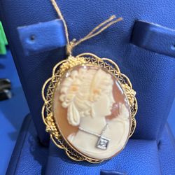 Diamond and gold vintage broach