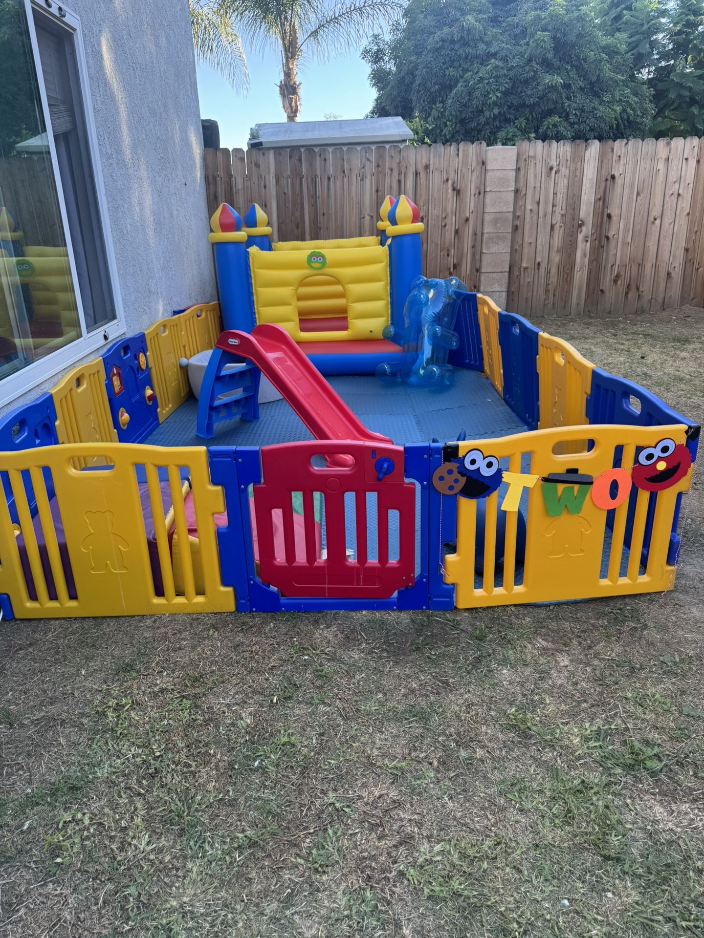 Baby gate baby soft play