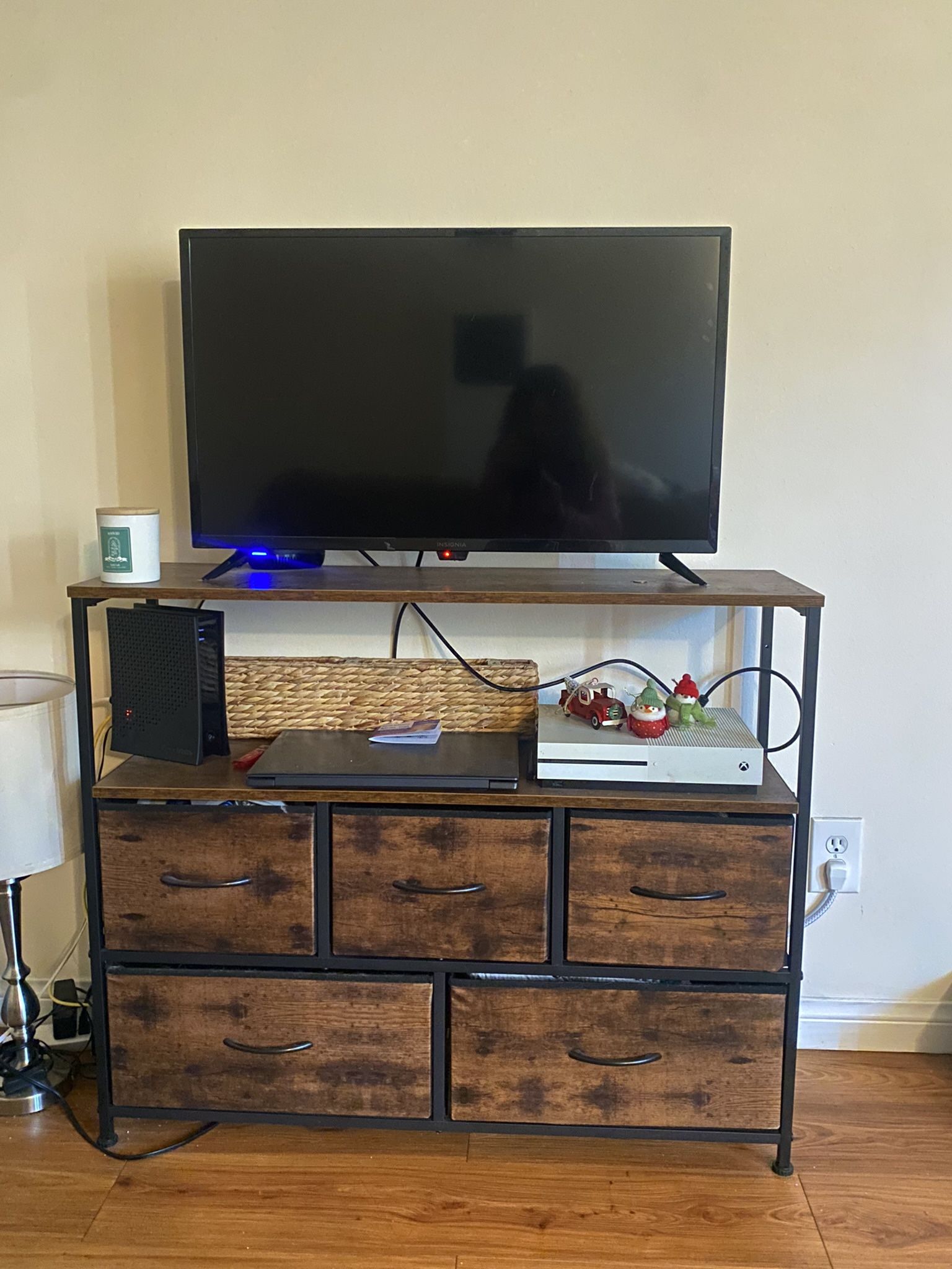 Smart Tv And Tv stand