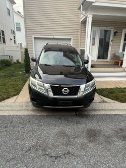 2014 Nissan Partfinder low mileage ( 60,000 ) miles
