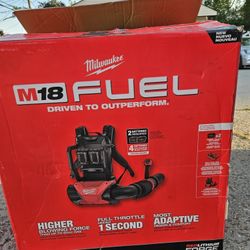 Milwaukee backpack m18 blower brand new in box.+ batery charger