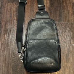 Used Louis Vuitton avenue sling bag In leather