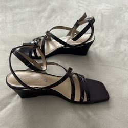 Unisa Kealie Wedge Sandal, Black, 7.5