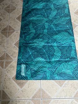 Coleman Reversible Cooling Pet Mat, Medium, 24" x 30", Navy and Teal