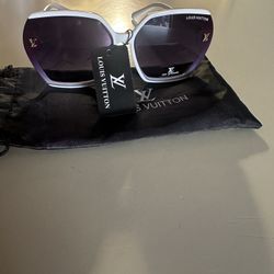 LouisVuitton Woman Sunglasses 