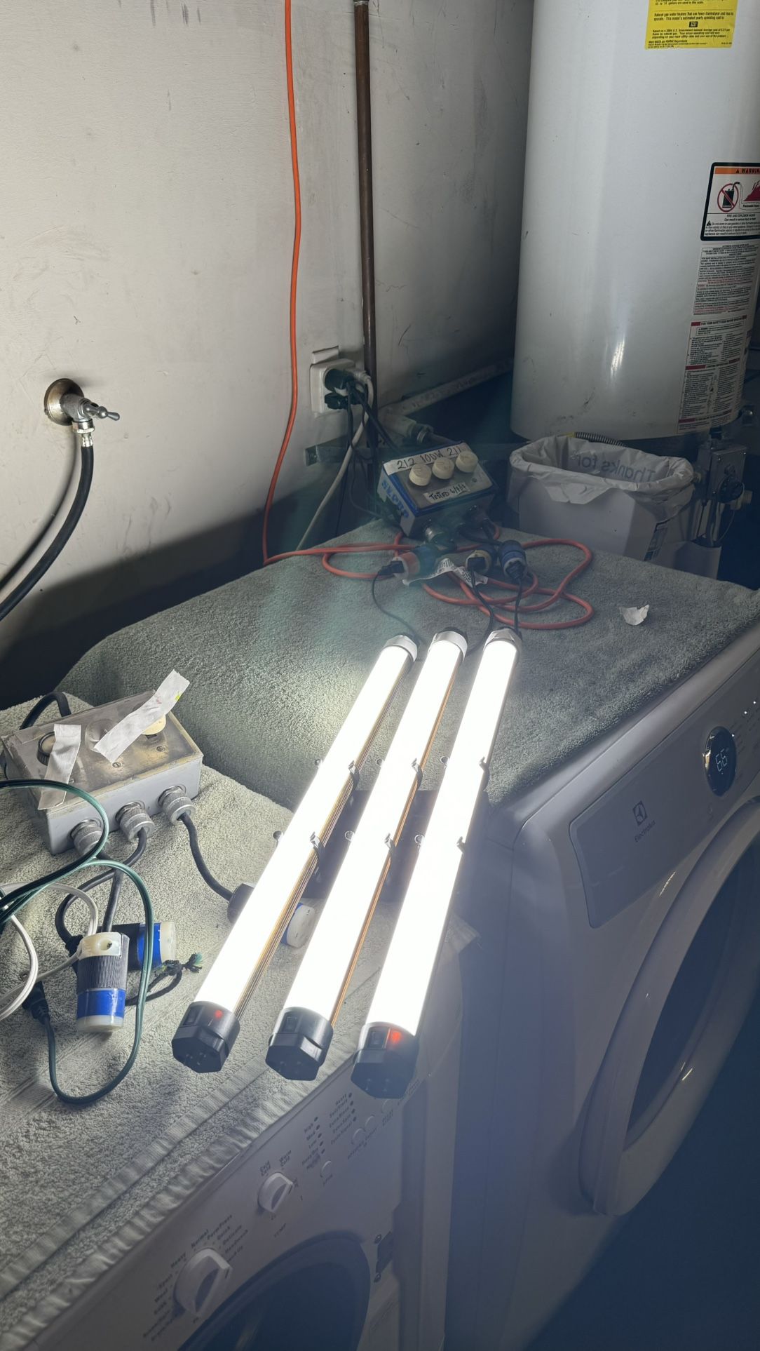 3 Quasar Science Switch 2 foot Led Tube Lights & 3 Plug Dimmer