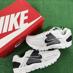Nike Zoom Vomero 5 White Black