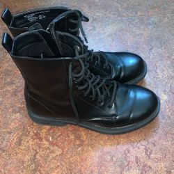 Low Black Boots 