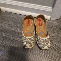 New toddler punjabi jutti/shoes, size 13