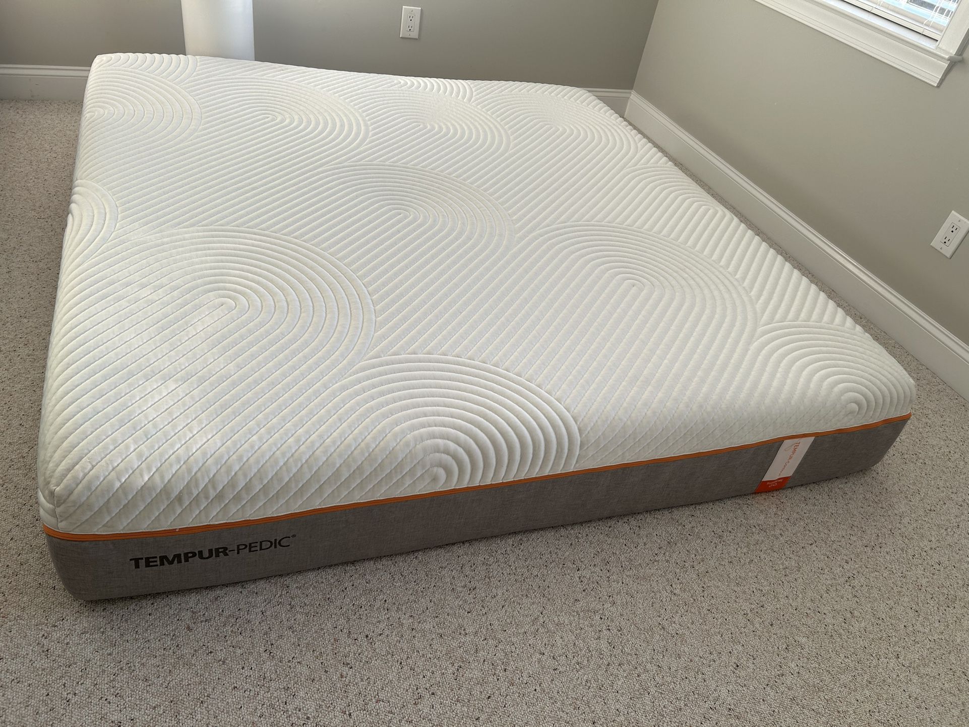 TEMPUR-PEDIC Mattress (King/Firm)