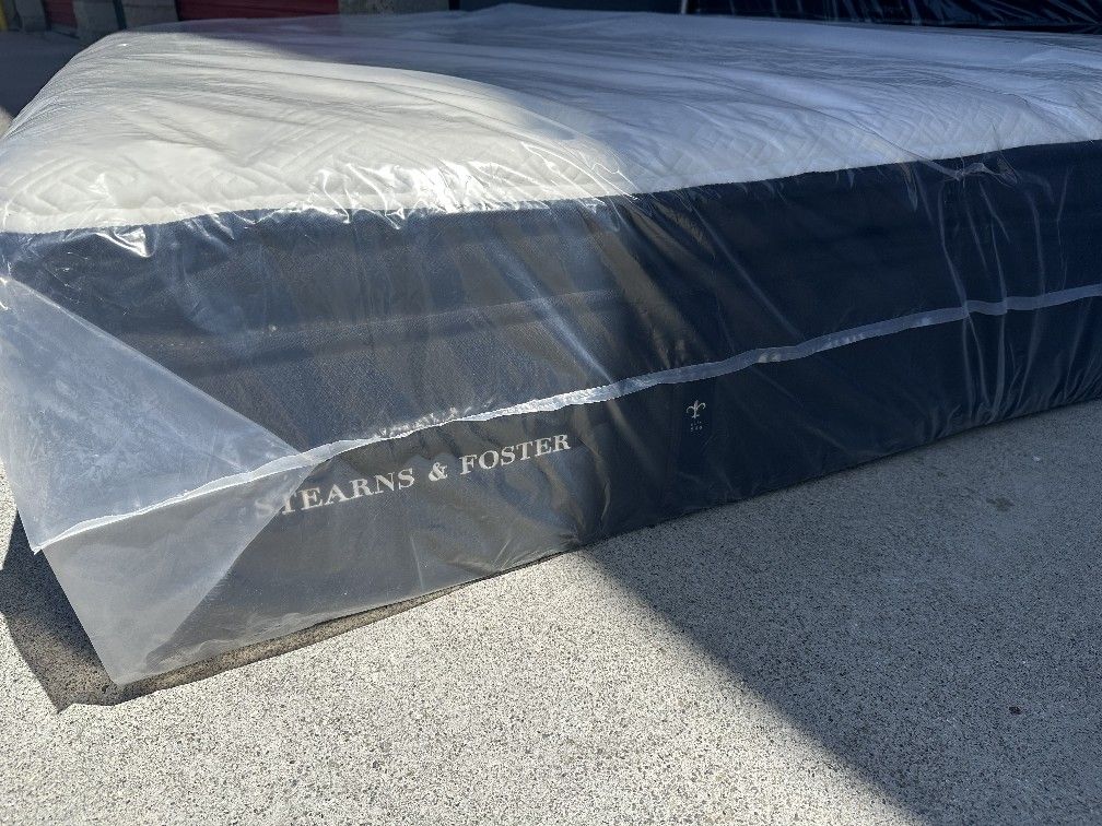 Stearns And Foster King Size Pillowtop Mattress