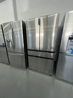 Samsung Bespoke 23 cu. ft. Counter Depth 4-Door French Door Smart Refrigerator with Beverage Center in Stainless Steel