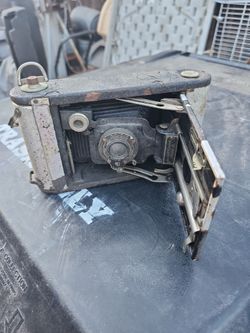 vintage No. 1 Autographic Kodak Junior folding bellows camera, manufactured by the Eastman Kodak Company starting around 1914.