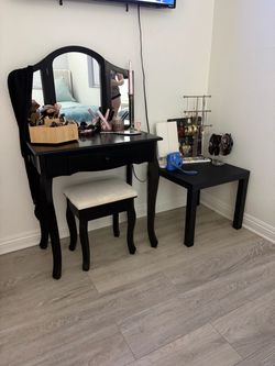 kids vanity and side table
