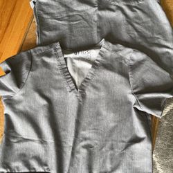 Women’s Figs Scrubs Grey  And Green  Small And Medium. 