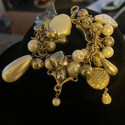 Vintage Charm Leaf and faux Pearl 7 Inch Bracelet 