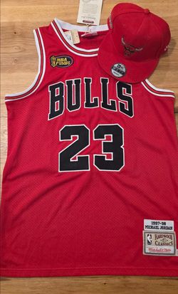 Medium Chicago Bulls Jersey and Hat