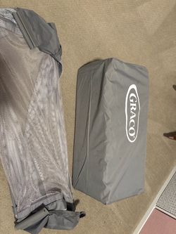 Graco pack and play with bassinet, crib sheet and mattress