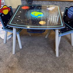 Space Table with 2 chairs