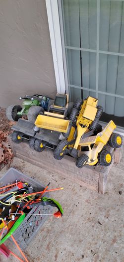 Assorted Tonka trucks
