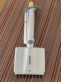 Eppendorf Research Plus 8 Channel Pipet 30-300 ul