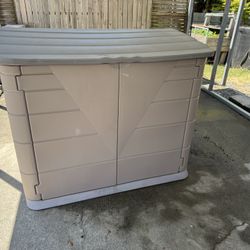 Rubbermaid 
