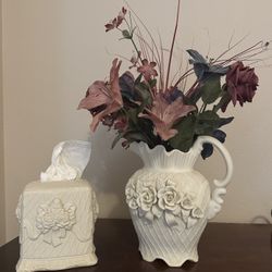 💐 Set of matching white embossed ceramic porcelain vase and tissue box cover. 