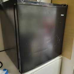 Black Haier Mini Fridge Refrigerator 