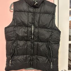 Men’s vest size L.