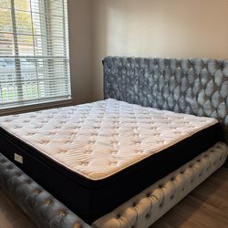 New in Box Velvet tufted King/Queen Bed $10DOWN