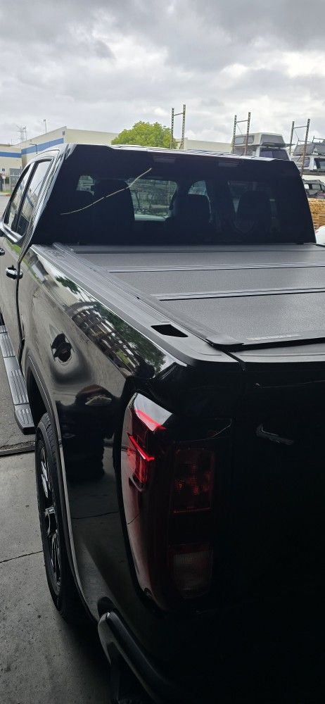 TONNEAU COVER (FLUSH MOUNT & MADE IN USA)IN STOCK FOR ALL TRUCKS, TAPADERA AL RAZ DE EL RIEL EN INVENTARIO PARA TODAS LAS TROCAS, BEDLINERS, STEPS