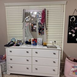 Dresser / Mirror And Nightstand
