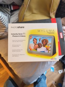 PhotoShare MyLuma 7" WiFi Smart Digital Frame