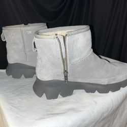 Size 8 UGG Waterproof Lug Sole Ankle Boots – Gray – Side Zip – Cozy & Winter-Ready