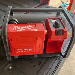 Compresor Milwaukee.  M18   Fuel  Brushless 
