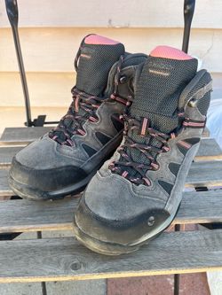 Women’s Hiking Boots (Size 7)