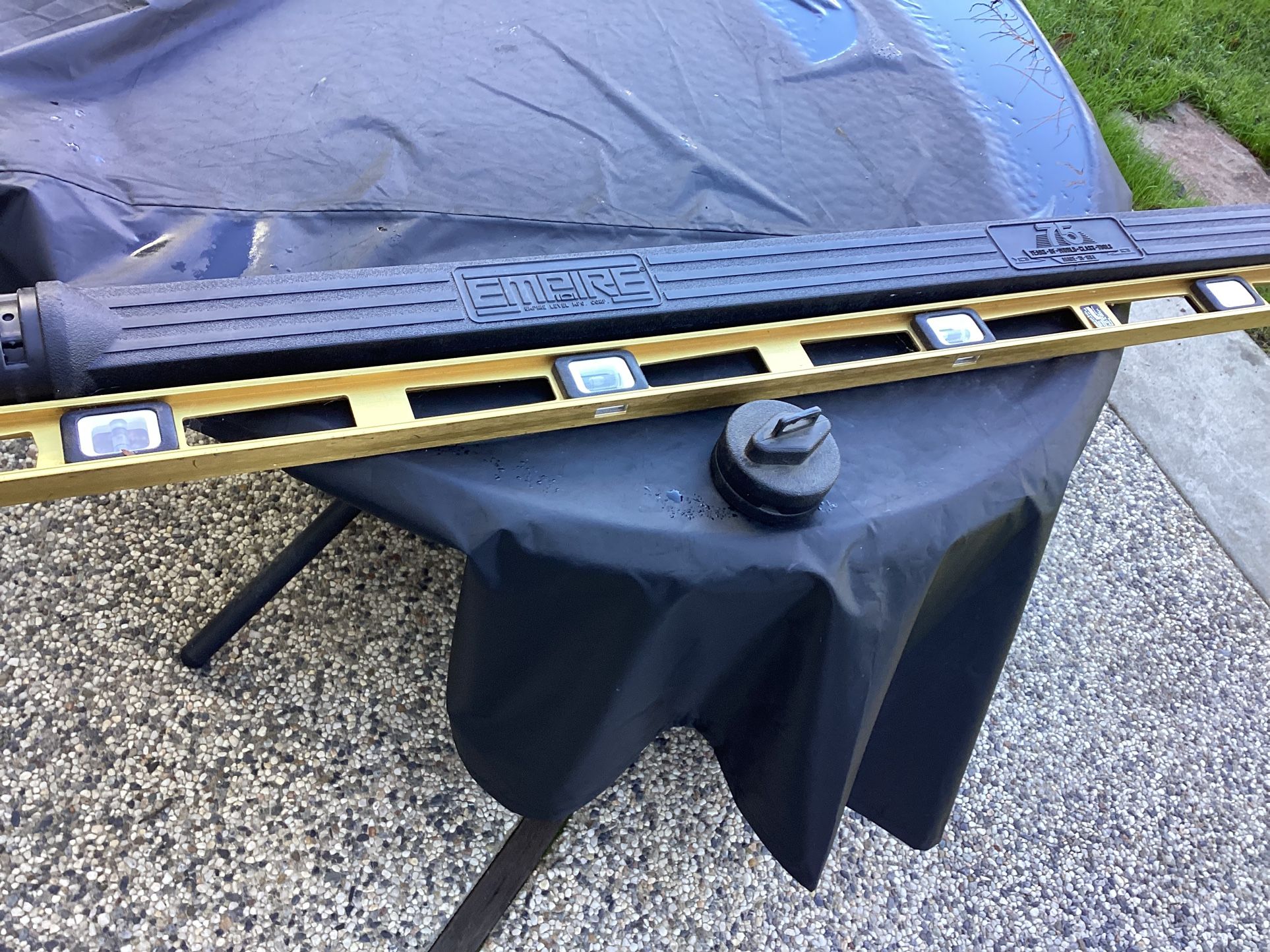 Empire 4 Foot Level with Carrying Case. Like New! Cash Only