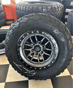 📲✅Vendo set de rines nuevos 17x9 de ancho de 6 lugs con llantas usadas 285/70/17 bf Goodrich
