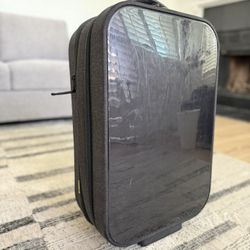 Incase EO Roller Bag 22”