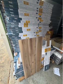Style Selections Natural Hickory 20-Mil Waterproof Luxury Vinyl Wood Flooring - Brand New