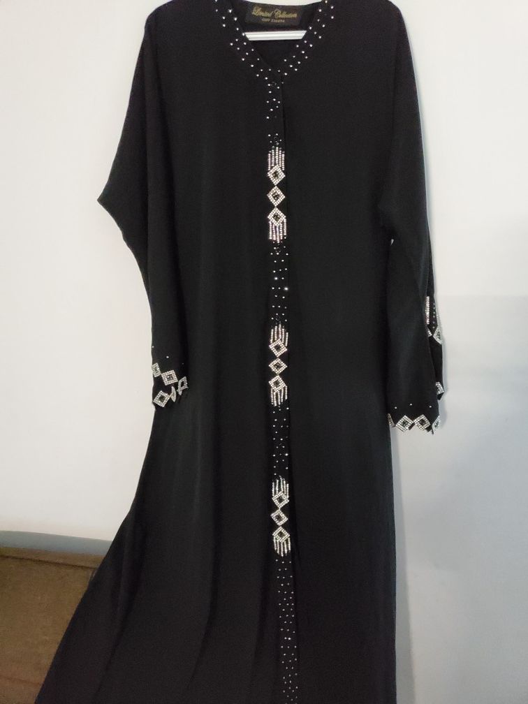 Medium size abaya