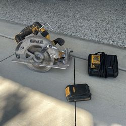 Dewalt 20v Brushless Saw - Battery- Charger