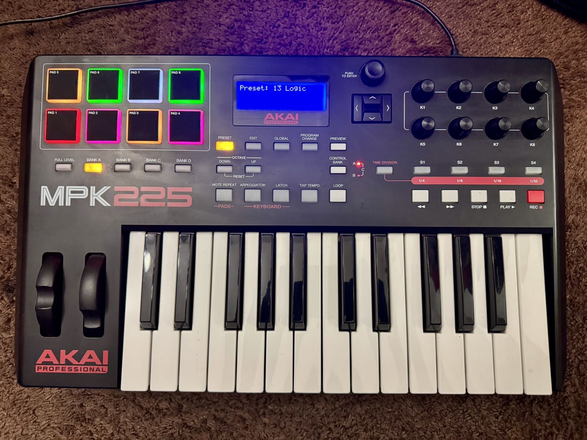 Akai MPK225 Midi Piano Keyboard