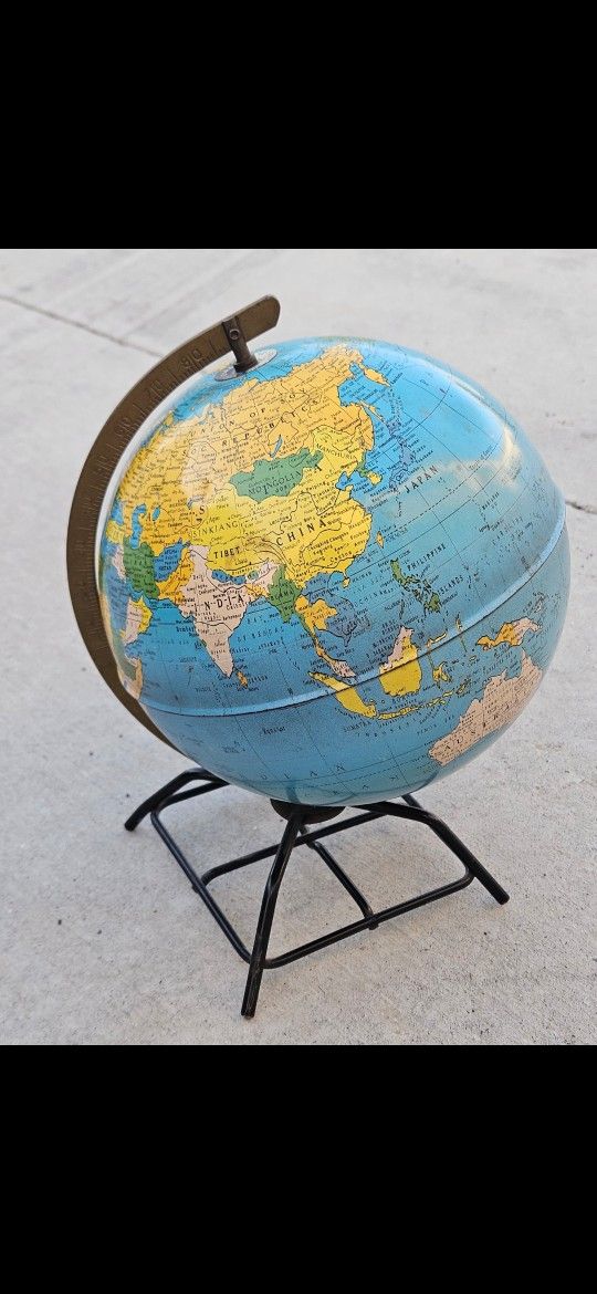 VINTAGE METAL DESK WORLD GLOBE MCM $20