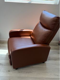 Brown Recliner Chair – Excellent Condition