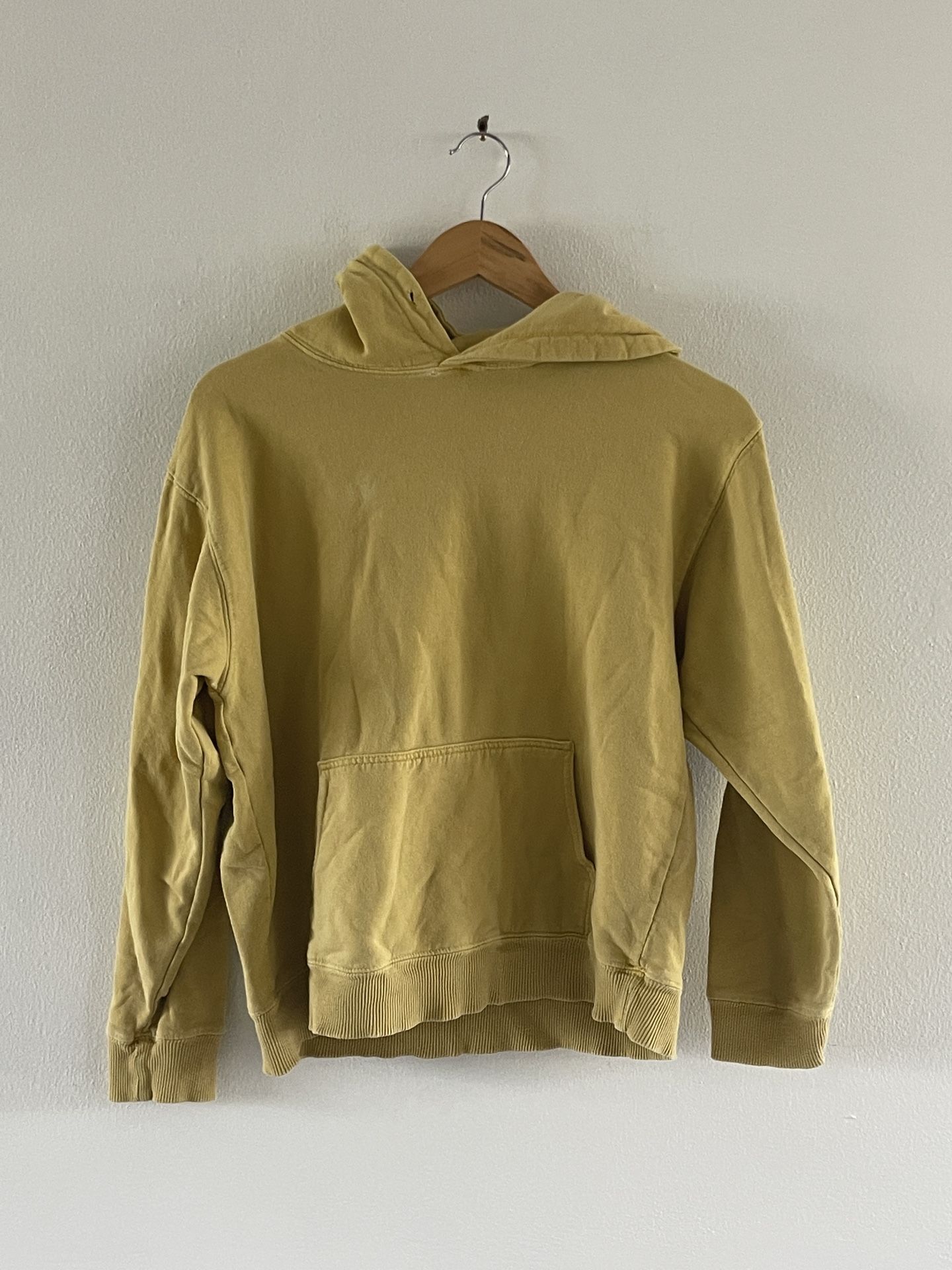 Yellow hoodie Brandi Melville sweater. Bin L