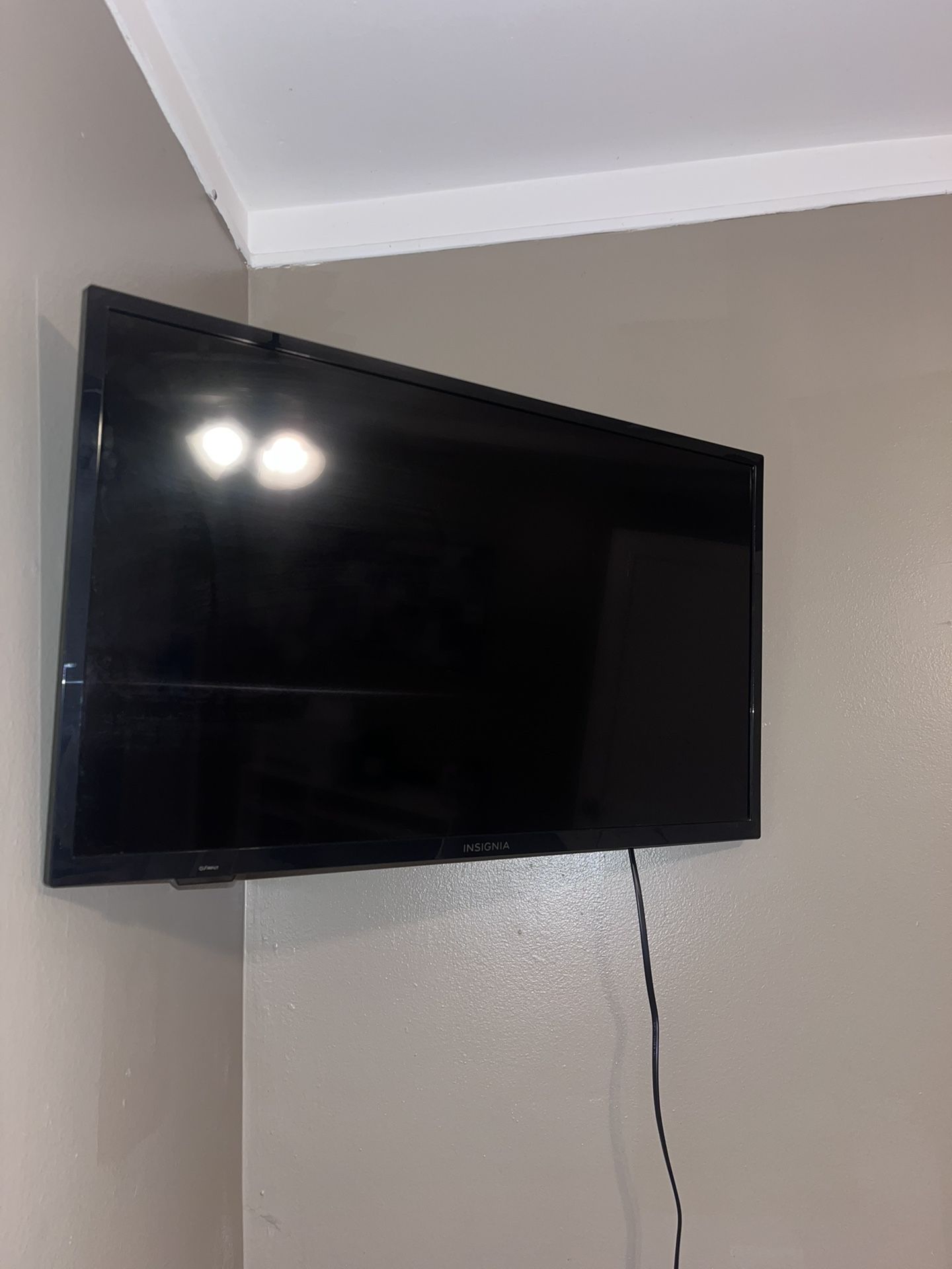32’ TV and Mount 